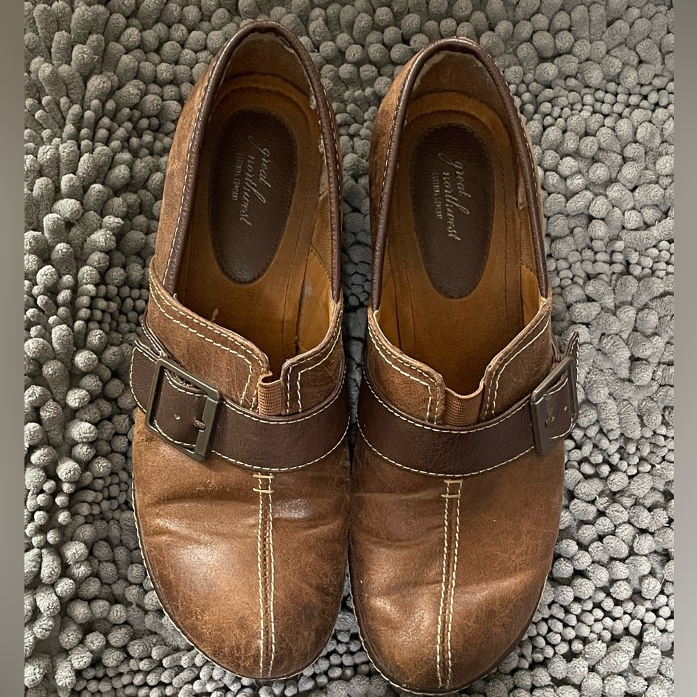 Women’s Brown Leather Buckle Shoes